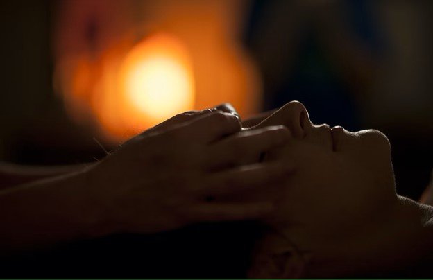 massagens no rosto para rejuvenescer